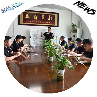 Dải đèn LED Chroma nhiều màu mới kết hợp R/G/B/A với ánh sáng ban ngày và von...